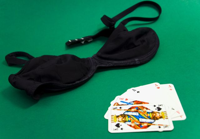 StripPoker der Spaß am spielerischen Blankziehen